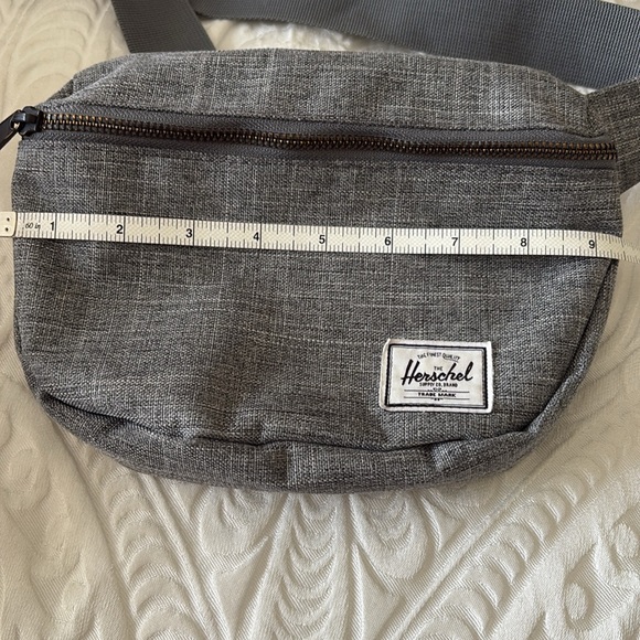 NOT FOR SALE Herschel Belt Bag - Picture 6 of 9